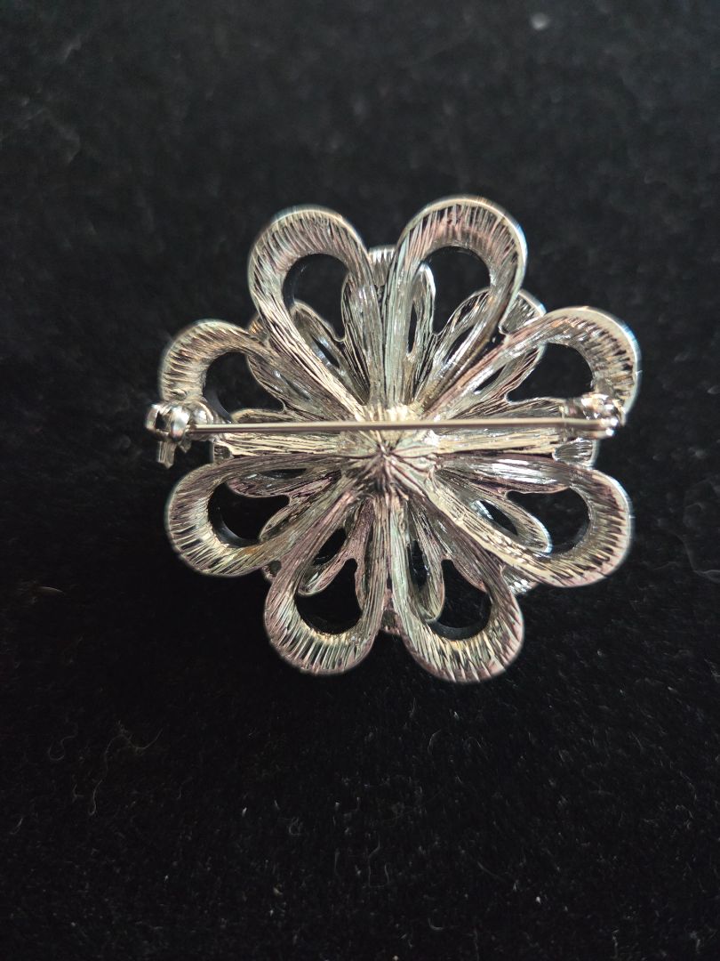 Rhinestone Flower & Imitation Pearl Brooch