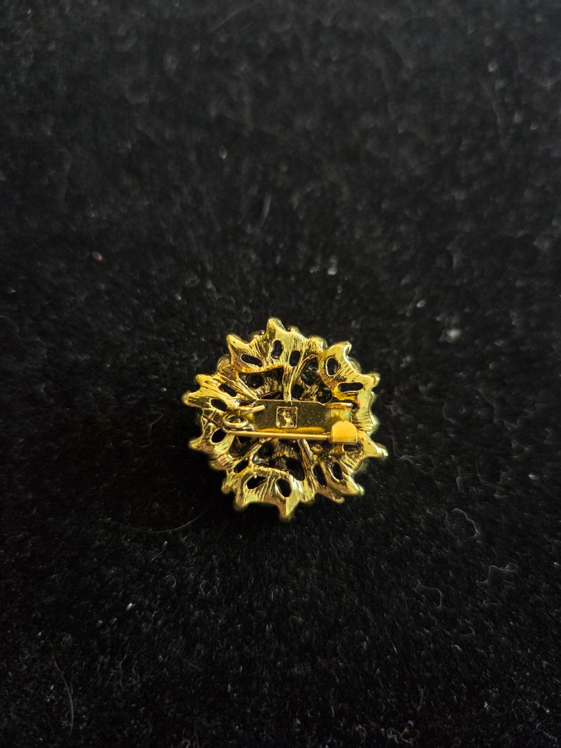 Vintage Amber Flower Brooch old style clasp