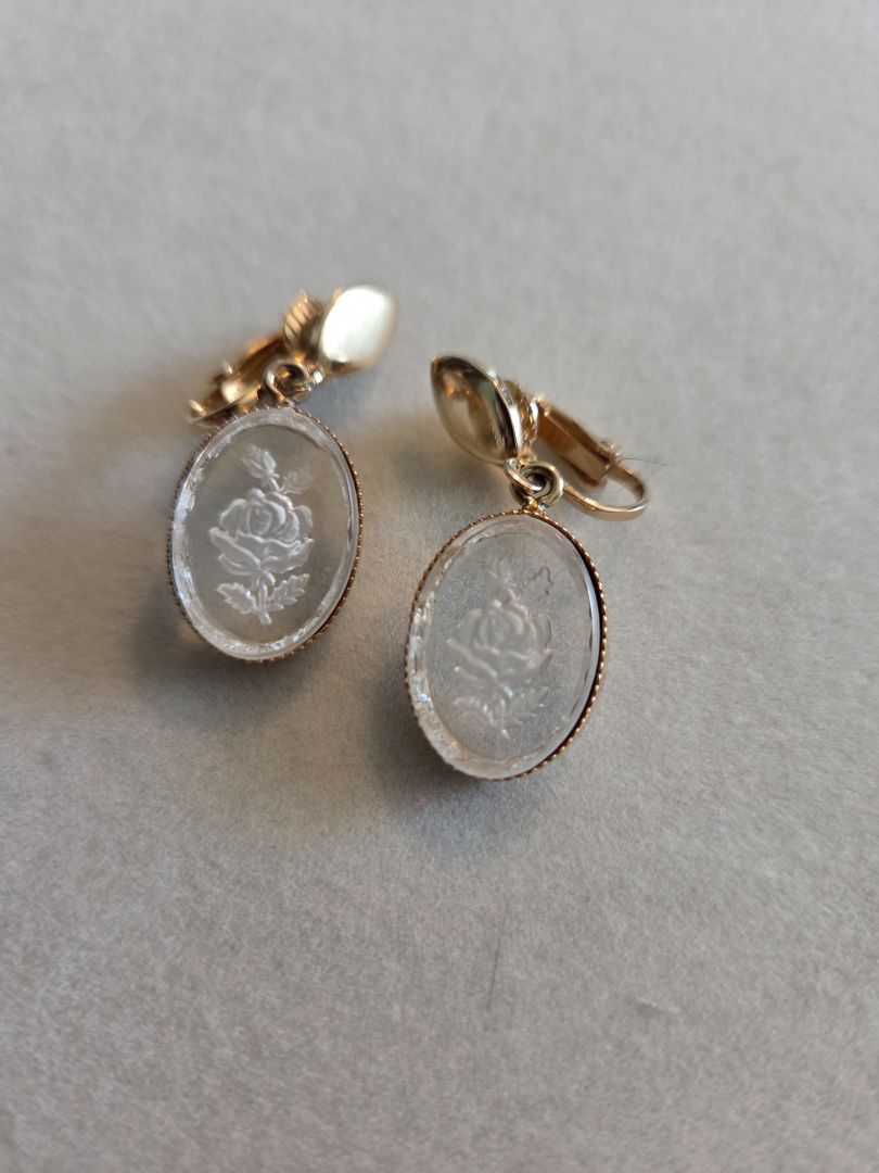 Vintage 1970s Lucite Rose earrings