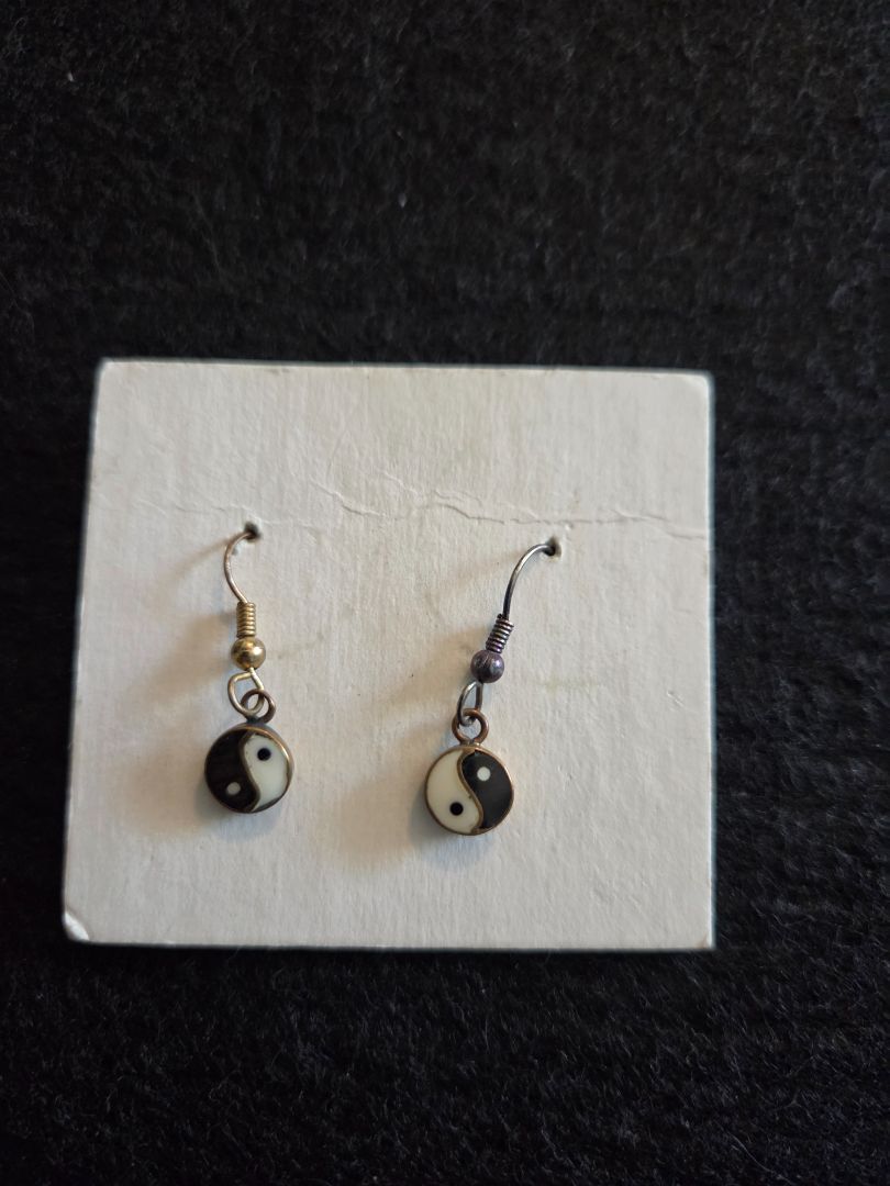 Vintage Style Cloisonné Chinese Enamel Ying Yang Earrings