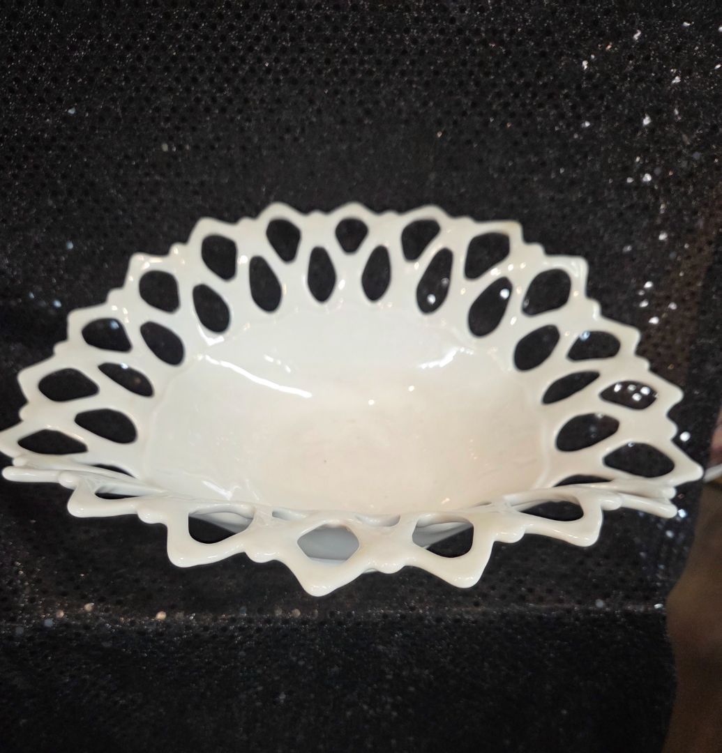 Wesmoreland Doric Lace Milk Glass Banana Fruit Bowl