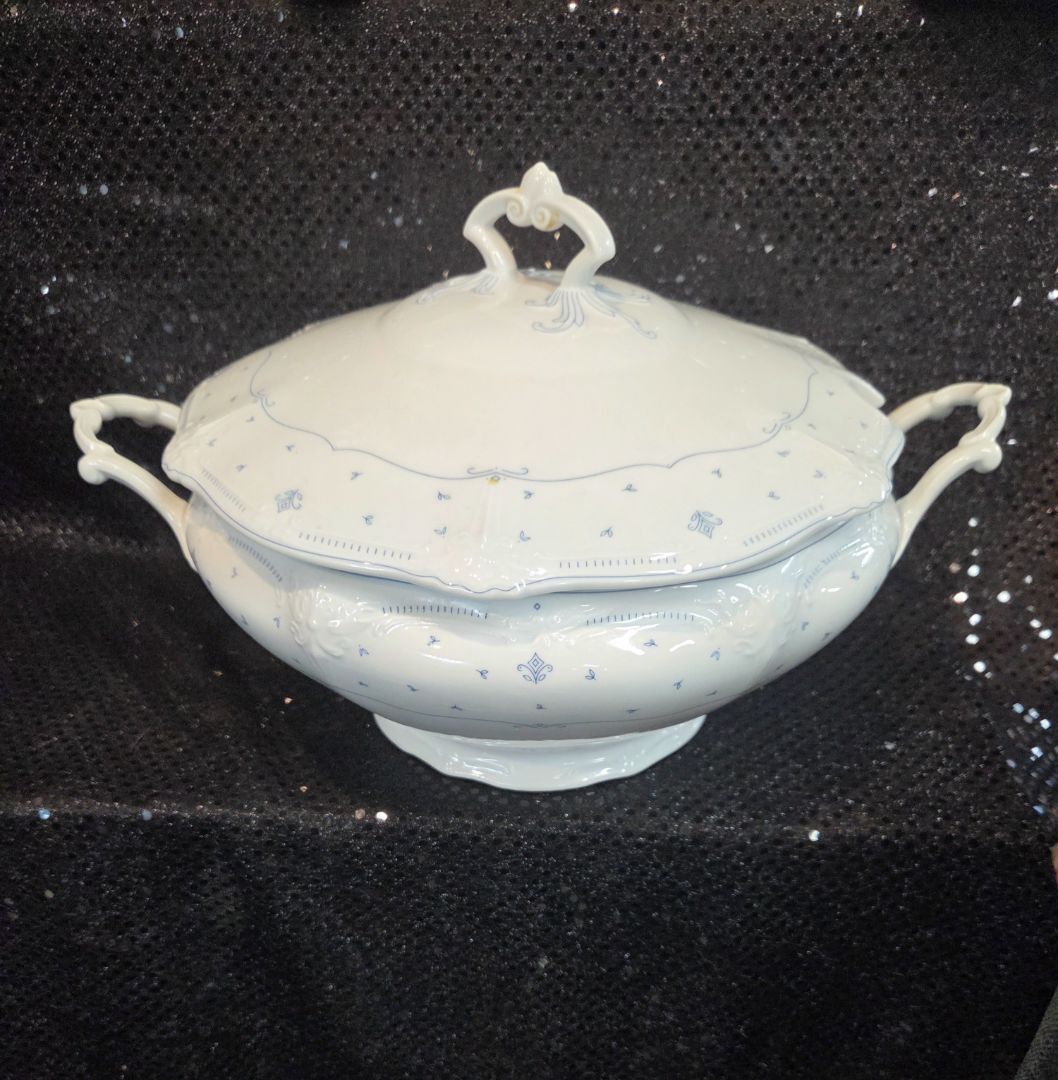 Tirschenreuth Fleur De Lis Blue Pattern Covered Vegetable Serving DIsh