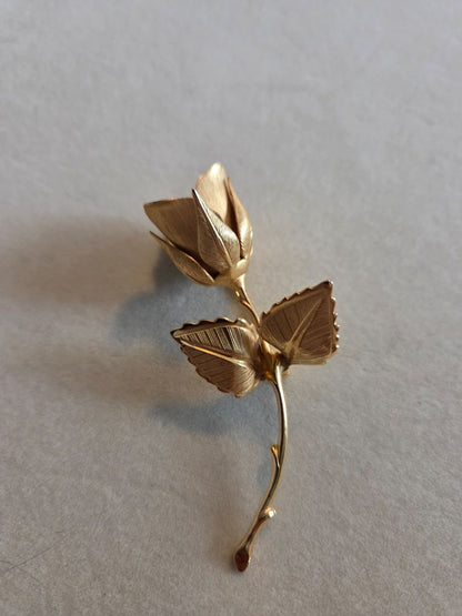 Vintage Giovanni Gold Tone Metal Christmas Rose Of Christ Fashion Brooch 3
