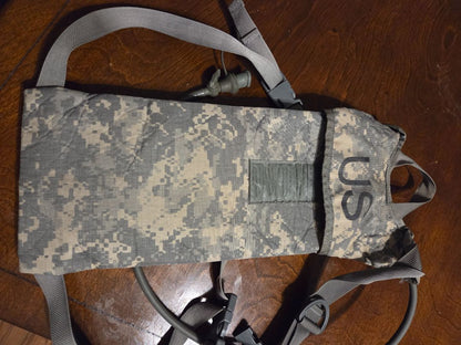 GENUINE US MILITARY ISSUE ARMY MOLLE II HYDRATION CARRIER SPECIALTY DEFENSE