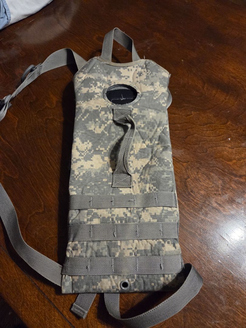 US Army Molle II Hydration System Carrier
