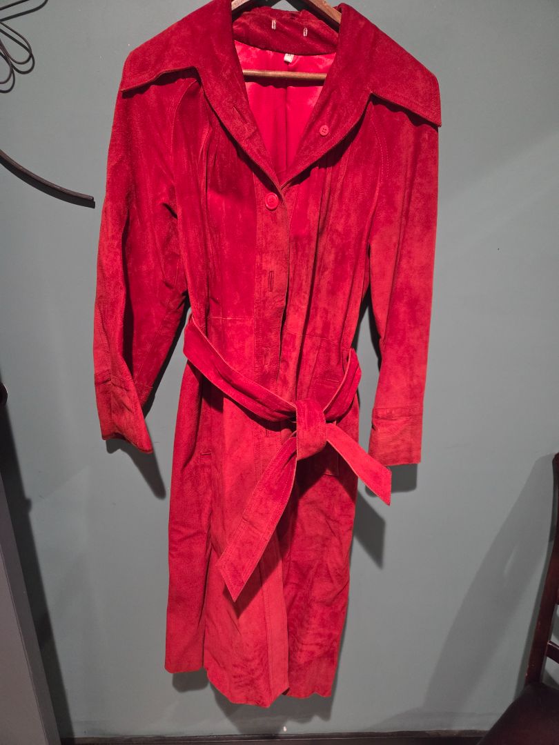 100% Suede Red Trenchcoat size 11