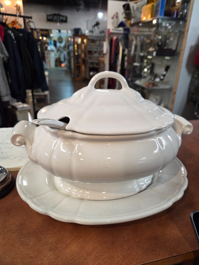 Vintage Loucarte White 2 Quart soup Tureen w/Lid, Laddle and Resting Plate