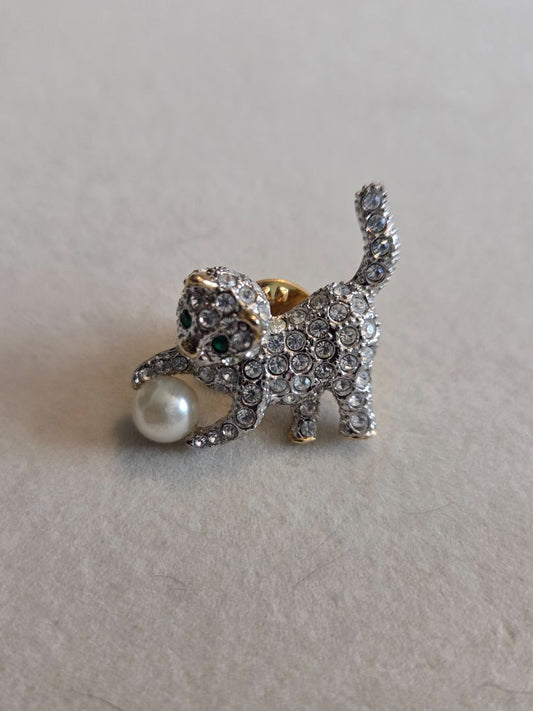 Vintage Kitty Cat Pin silver Tone Green Eyes Rhinestone Pearl Ball Yarn