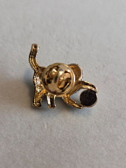 Vintage Kitty Cat Pin silver Tone Green Eyes Rhinestone Pearl Ball Yarn