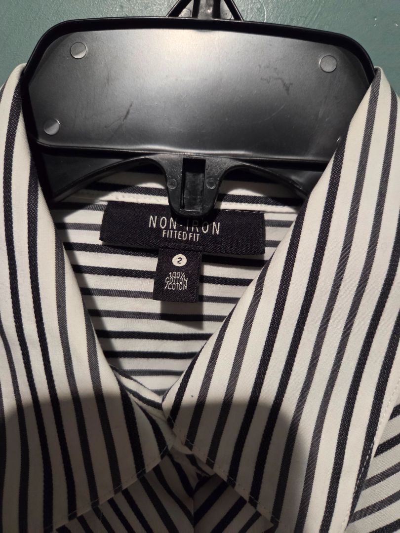 FoxCroft Non Iron Fitted size 2 100% cotton Striped shirt