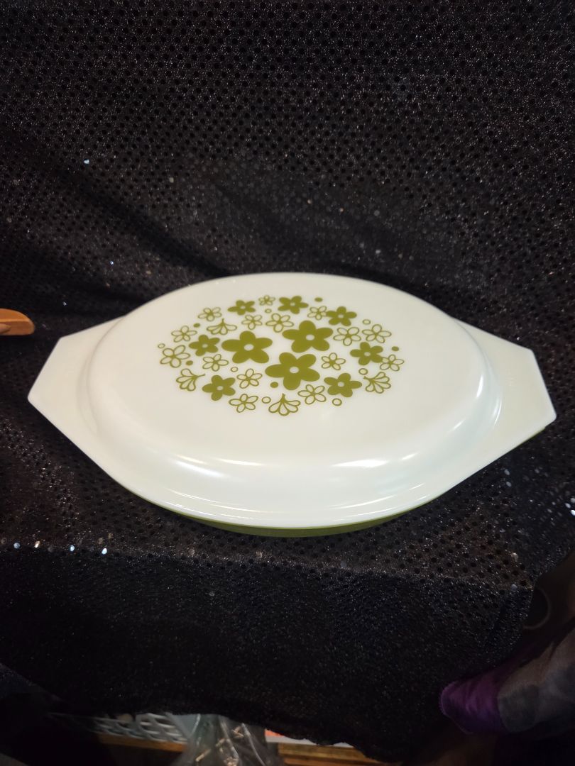 Vintage 1950's Pyrex Crazy Daisy Casserole Dish and Lid