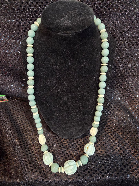 Vintage Avon Burst of Spring Necklace in Green and White
