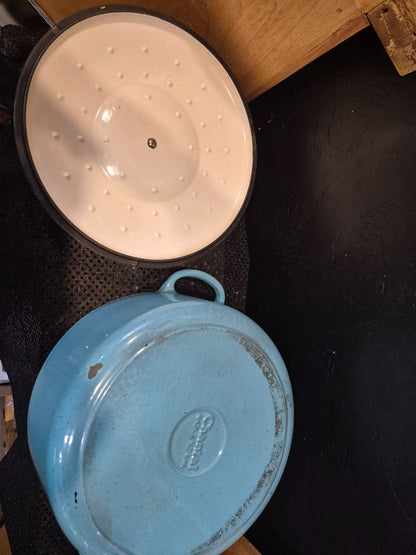 Lt. Blue Chantal Dutch Oven, 6 Qt.