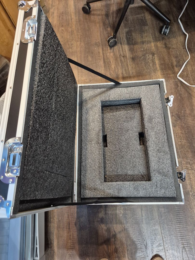 Black & Silver  Accessories case, 11" × 19" × 25"