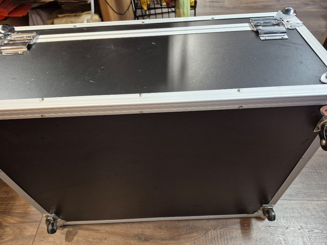 Black & Silver  Accessories case, 11" × 19" × 25"