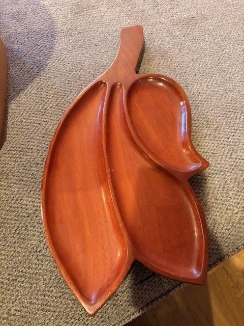 Wooden leaf tray - dark