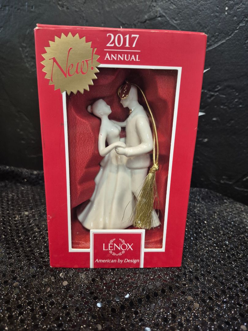 White Lenox 2017 Bride and Groom Ornament