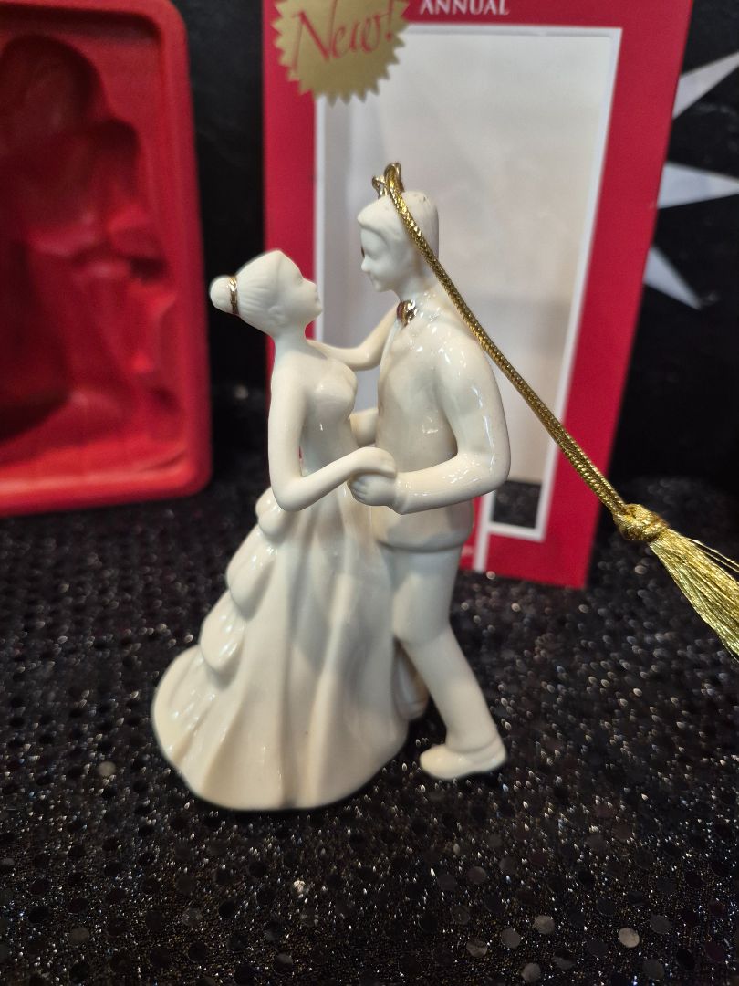 White Lenox 2017 Bride and Groom Ornament