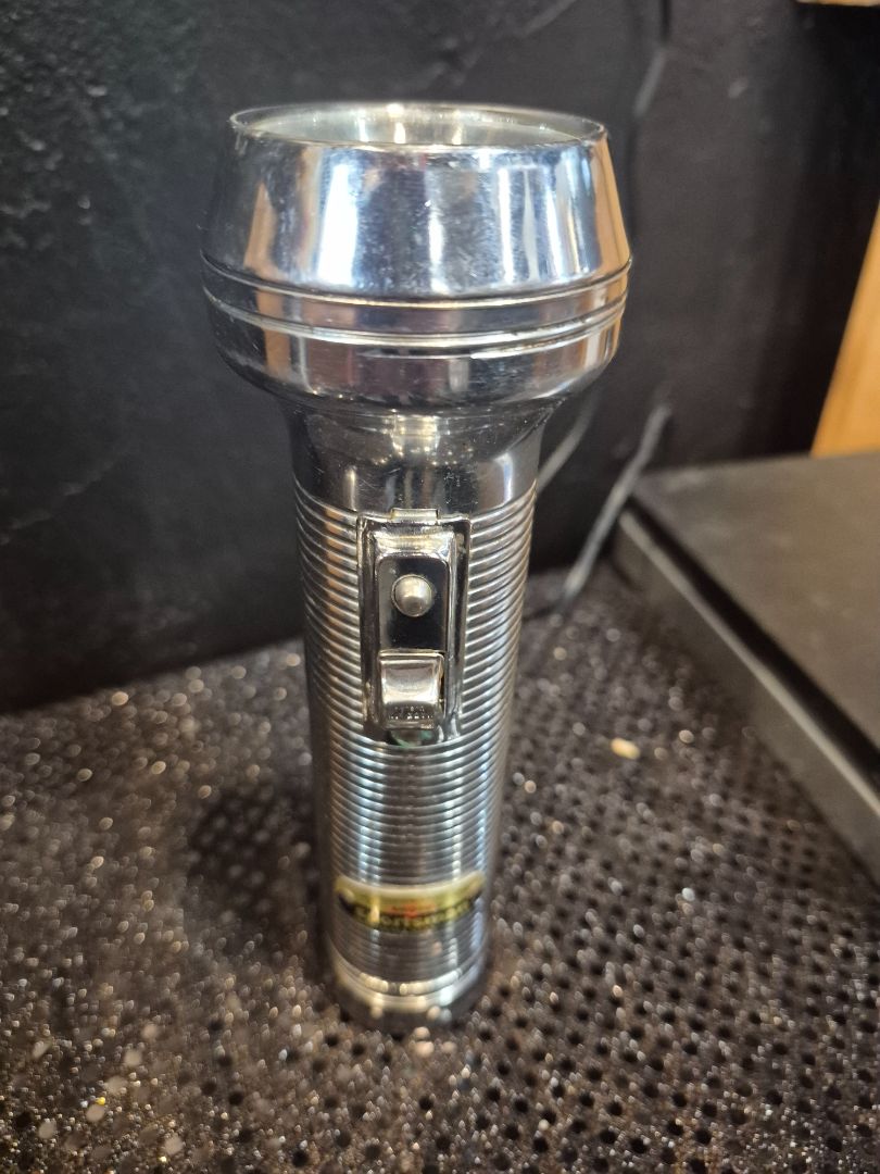 Chrome Vintage Ray-o-vac Sportsman Flashlight, 7" / D cell Batteries