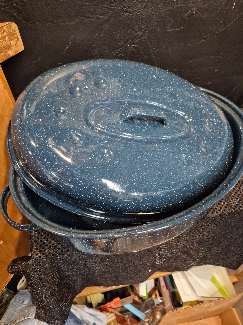 Vintage Enamelware Roaster Pan, 15" × 11" × 7"