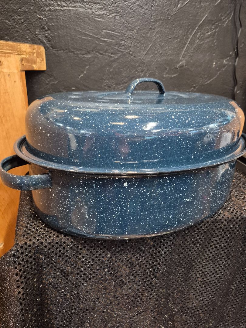 Vintage Enamelware Roaster Pan, 15" × 11" × 7"