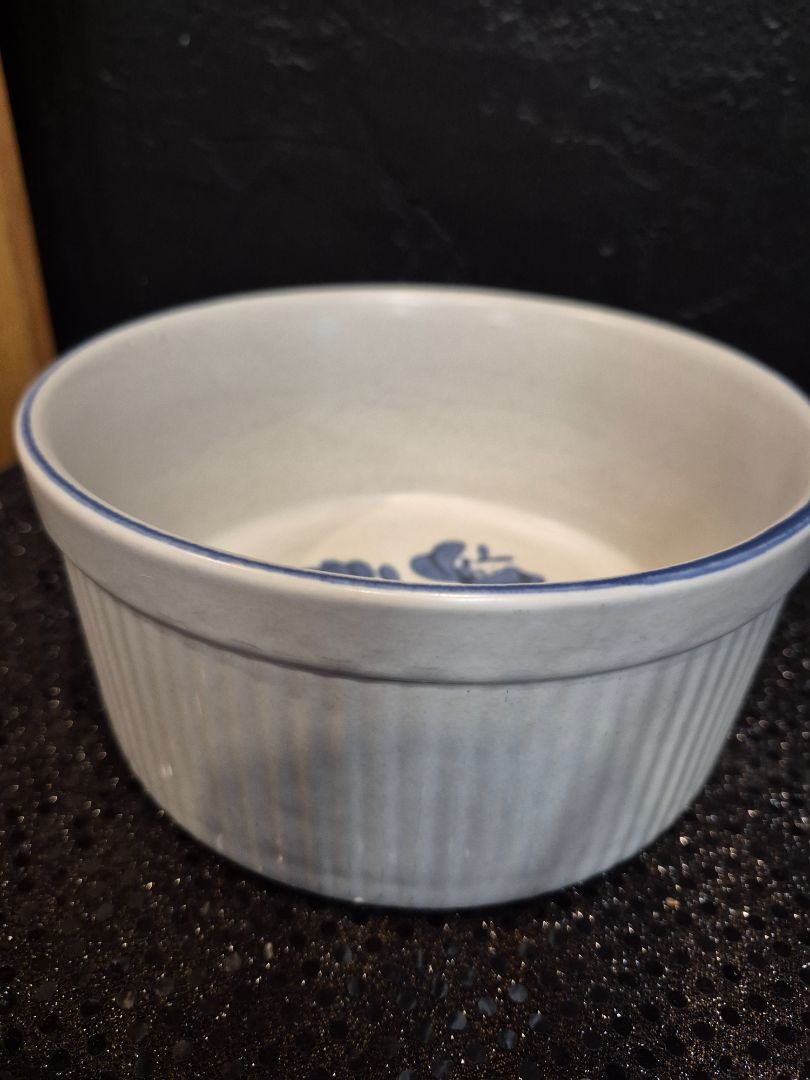 Vintage Pfaltzgraff Yorktown 406 Stoneware Souffle Dish, 7" × 3"