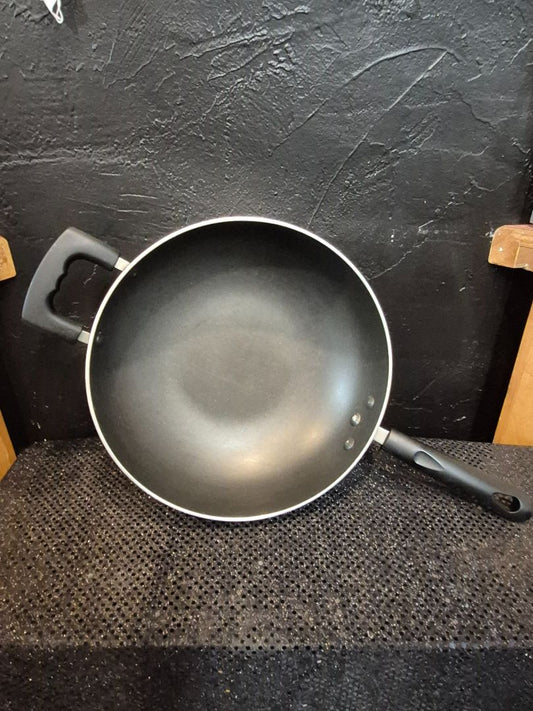 Invitations Non-stick Wok, 11
