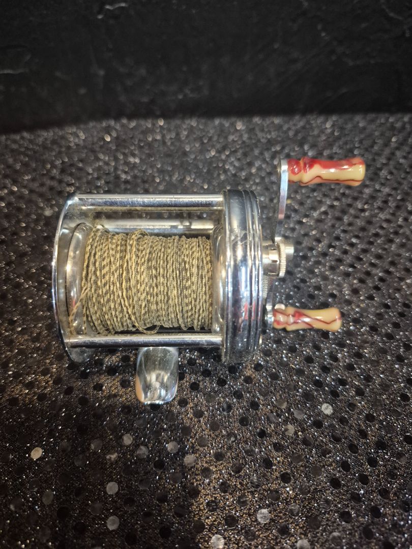 South Bend No. 400 Level Winding Anti-Back-Lash Fishing Reel