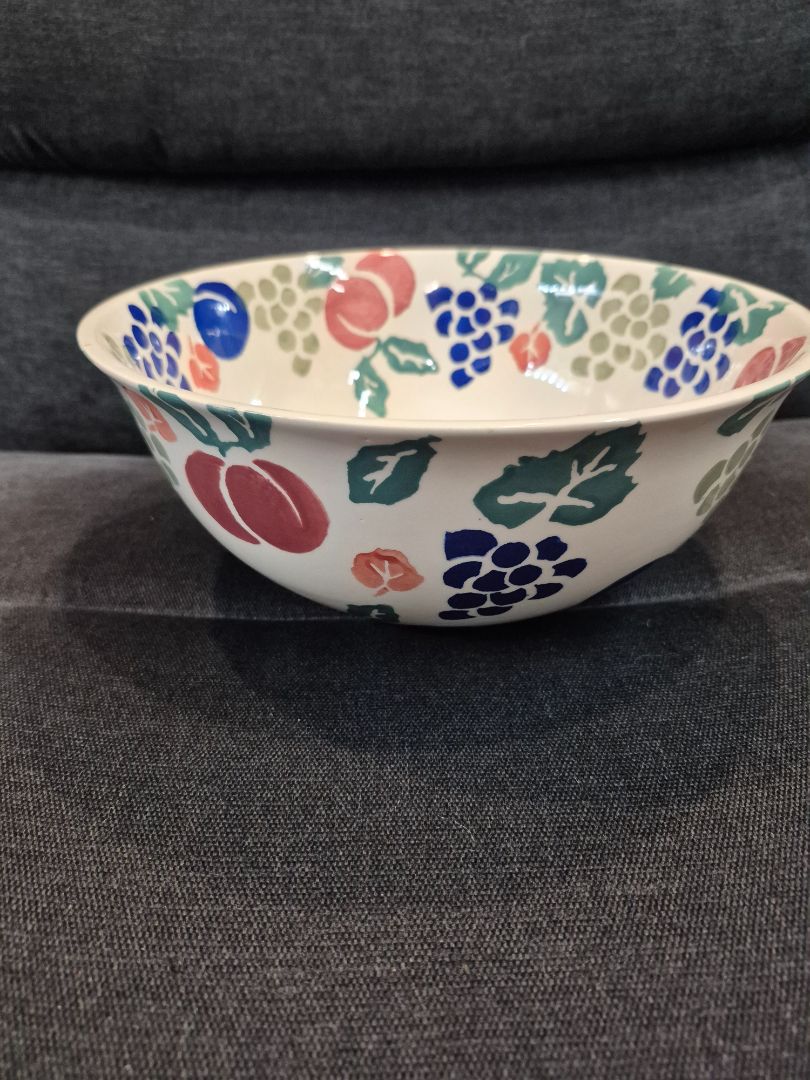 White w/Fruit Pattern Royal Winton "Bordeaux" Hand Decorated Spongeware England, 10"