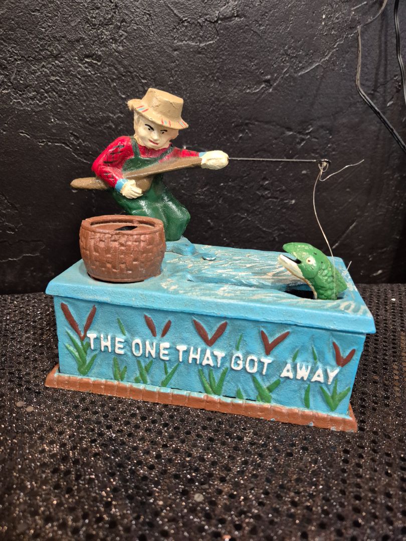 Vintage Cast Iron Mechanical Coin Bank " The One That Got Away", 7" × 6.5" × 4"