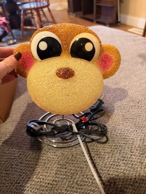 Monkey head bobble head lamp