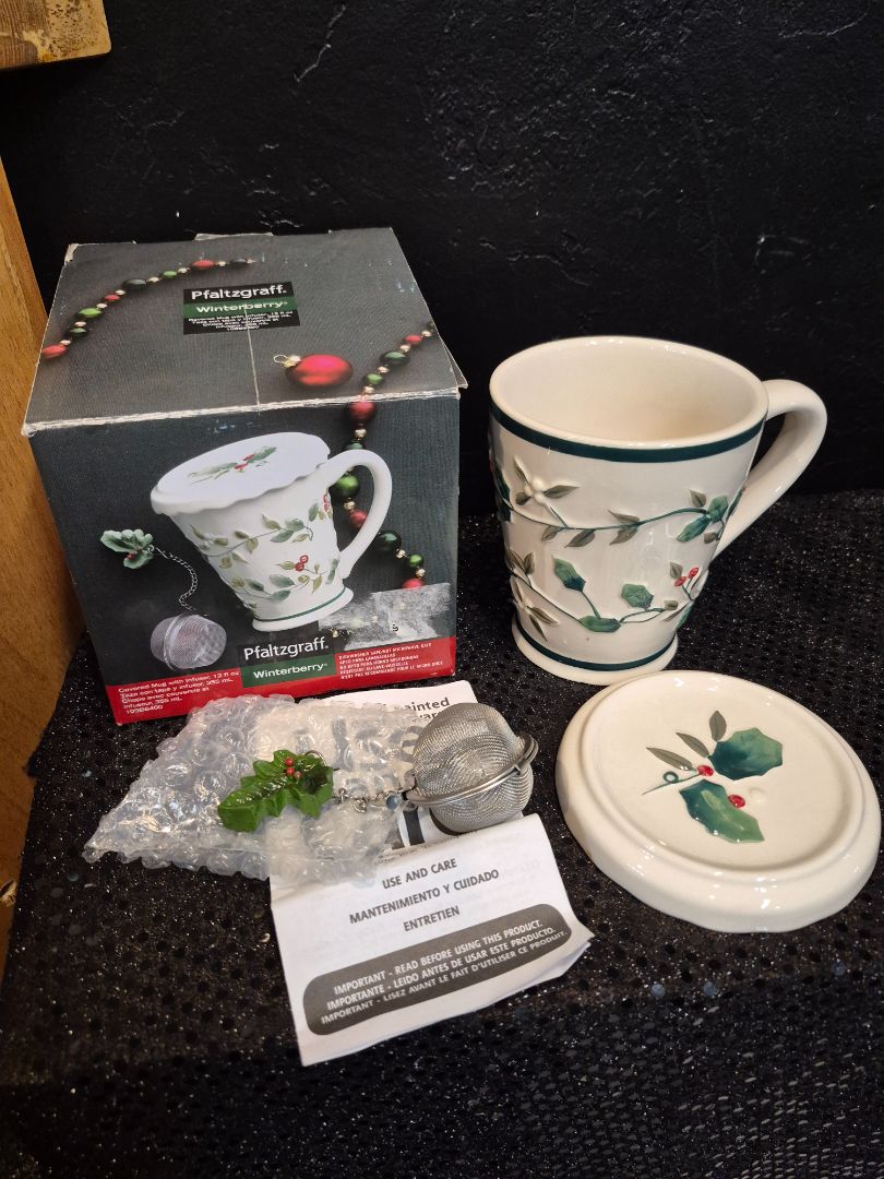 Pfaltzgraff "Winterberry" Covered Mug w/Infuser, 12 oz.