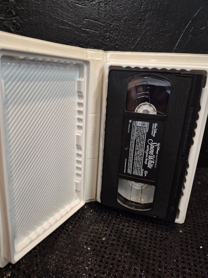 Snow White and the Seven Dwarfs VHS Video Tape