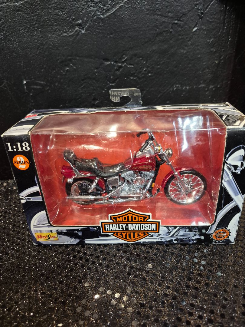 Red  Vintage 1998 H-D FXDWG Dyna Wide Glide Mo, 1:18 Scale