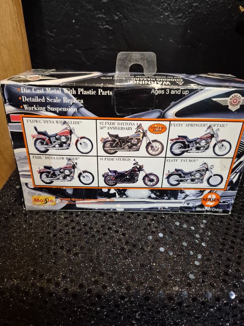 Red  Vintage 1998 H-D FXDWG Dyna Wide Glide Mo, 1:18 Scale