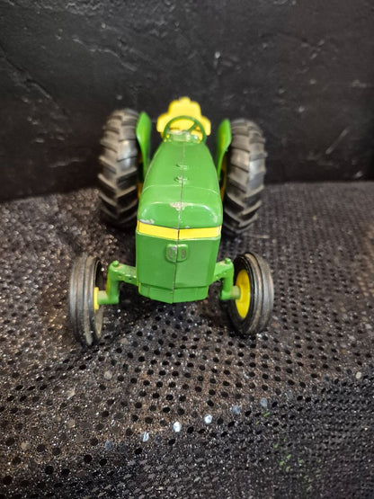 Green Vintage John Deere 1:16 Scale Die Cast Tractor ToyTractor, 8" × 5" × 4"