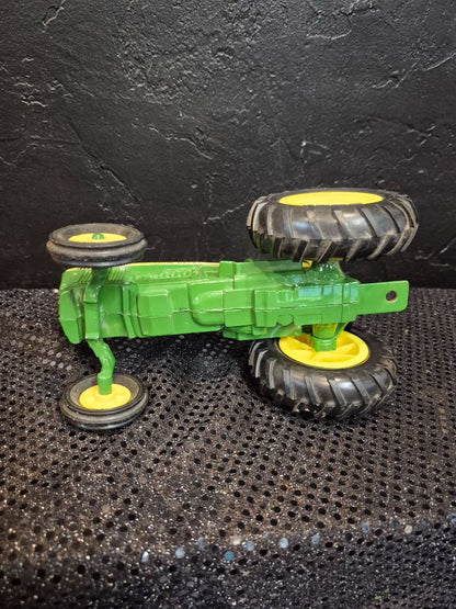 Green Vintage John Deere 1:16 Scale Die Cast Tractor ToyTractor, 8" × 5" × 4"