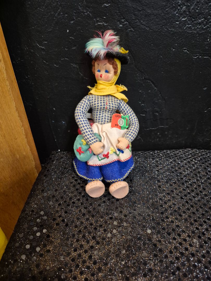 Vintage Maria Helena Portugal Folk Art Doll, 8"