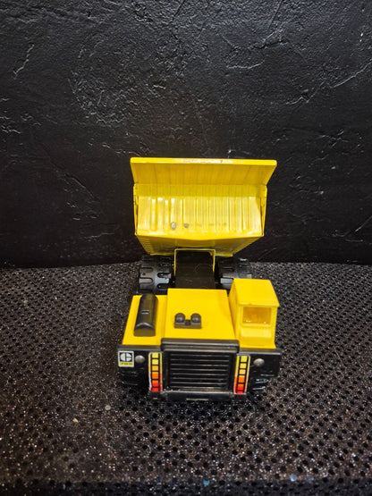 Yellow Remco 1985 Caterpillar 785, 7" × 4"