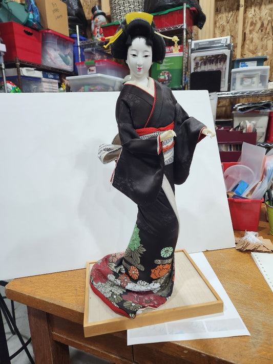 Geisha Figurine