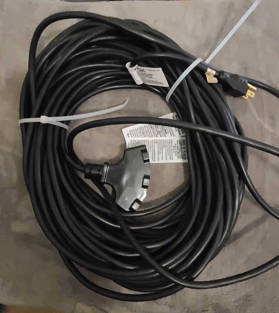 Black  100' Extension Cord Triple, 100'