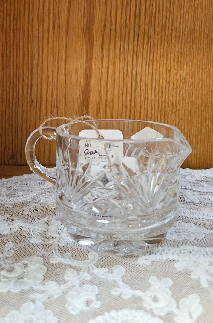 Shannon Crystal creamer with Sticker LR