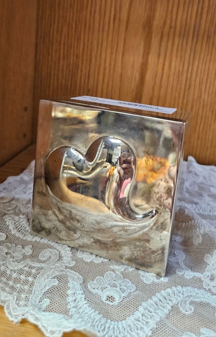 Silvertone heart trinket Box LR