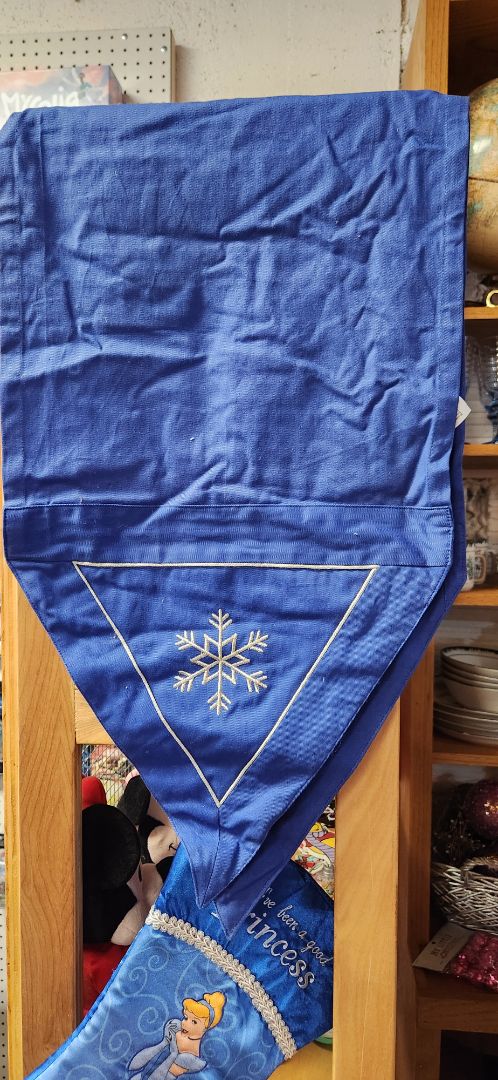 blue  Snowflake tablerunner