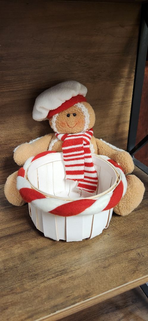 Gingerbread basket