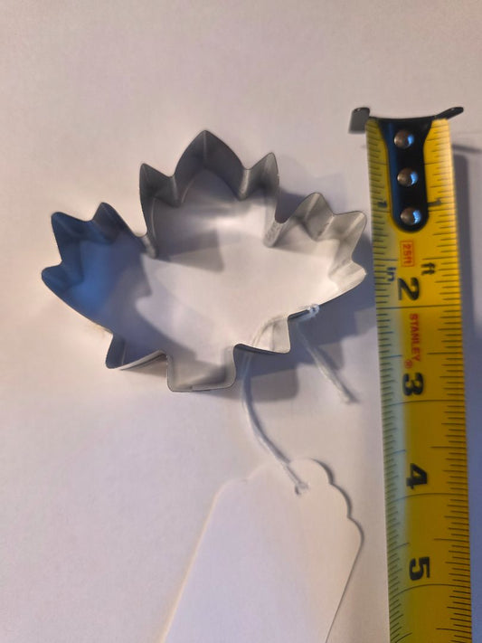 Metal  Maple leaf cookie cutter