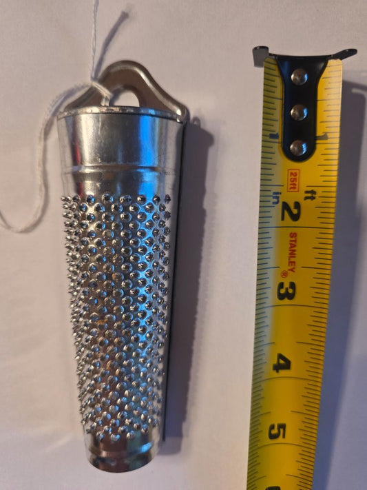 Metal  Vintage Grater Cinnamon/Nutmeg