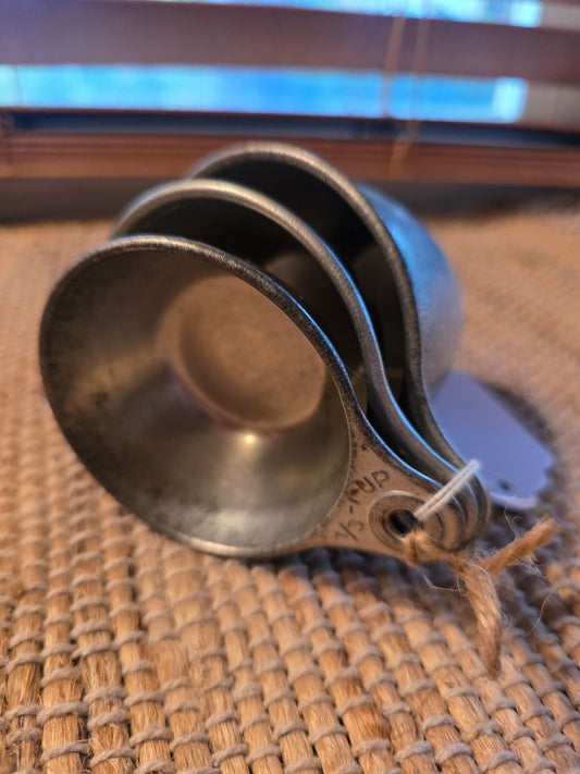 Metal Measuring cups - Vintage (3), 1/3, 1/2, 1 cup