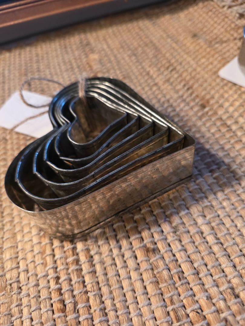Metal Vintage baker Vintage Heart Cookie Cutter Set (6)