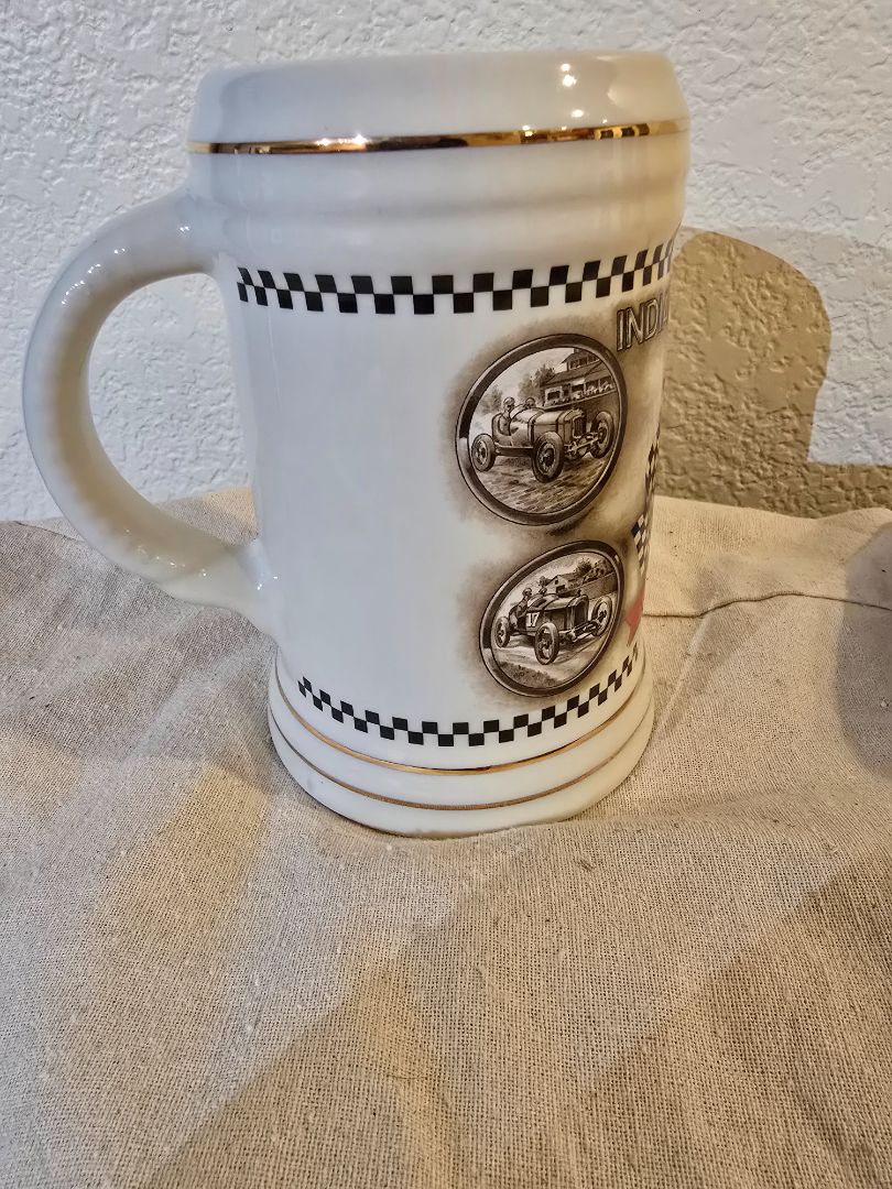 Budweiser Budweiser King of Beers "H" Series Early Transportation Lidded Stein #14071, 5.5 x 4